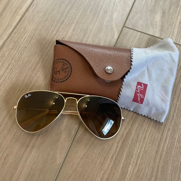 Ray-Ban Accessories - Ray-Ban aviator gold sunglasses & case/dust cleaner